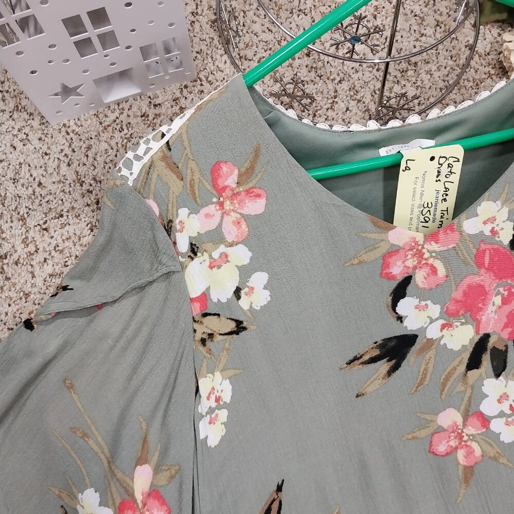 3591 Size Large Cato Est. 1946 Green Lace Trim Dress with Lining. - Picture 4 of 7